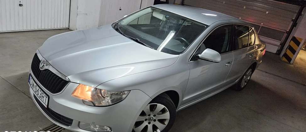 Skoda Superb cena 29900 przebieg: 308000, rok produkcji 2013 z Wrocław małe 172